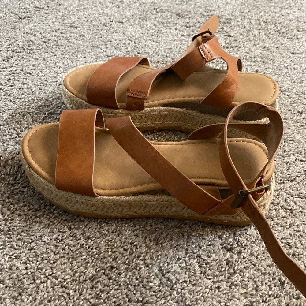 Platform sandals